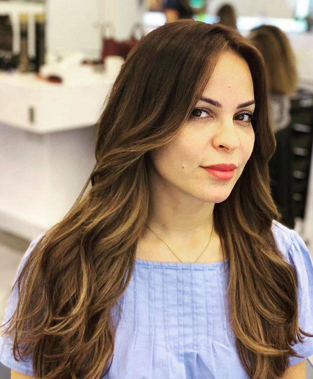 في صورة من مراهقة والدة حلا الترك... هل أصبحت الفنانة نسخة عنها؟