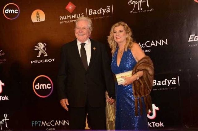 مهرجان القاهرة السينمائي يشهد الظهور الرسمي الأول لزوجة حسين فهمي