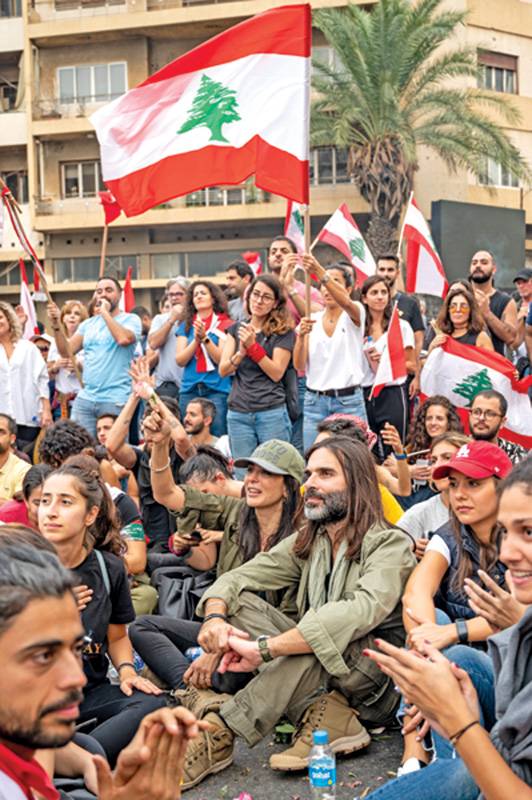ثورة لبنان: أهل الفنّ والموضة
في الصفوف الأماميّة!
