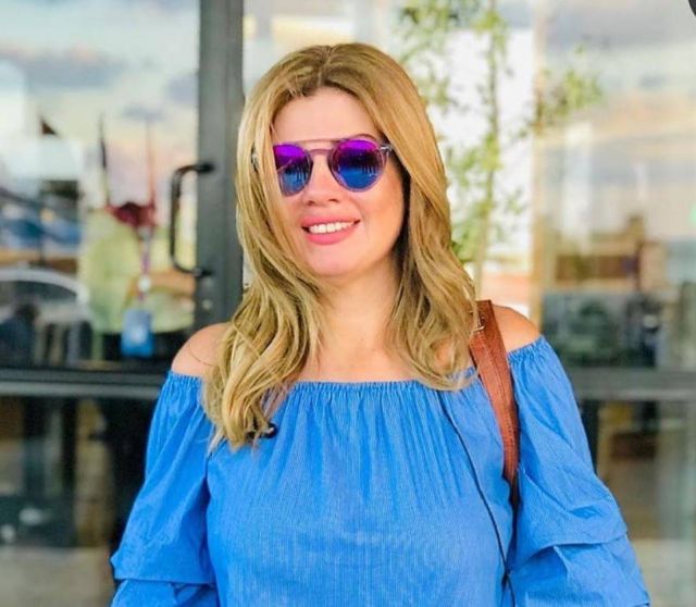 بالفيديو – شاهدوا طرافة رانيا فريد شوقي وهي تتعلم رقص الدبكة