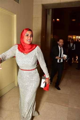 سما المصري لحظة خروجها من قاعة الحفل
