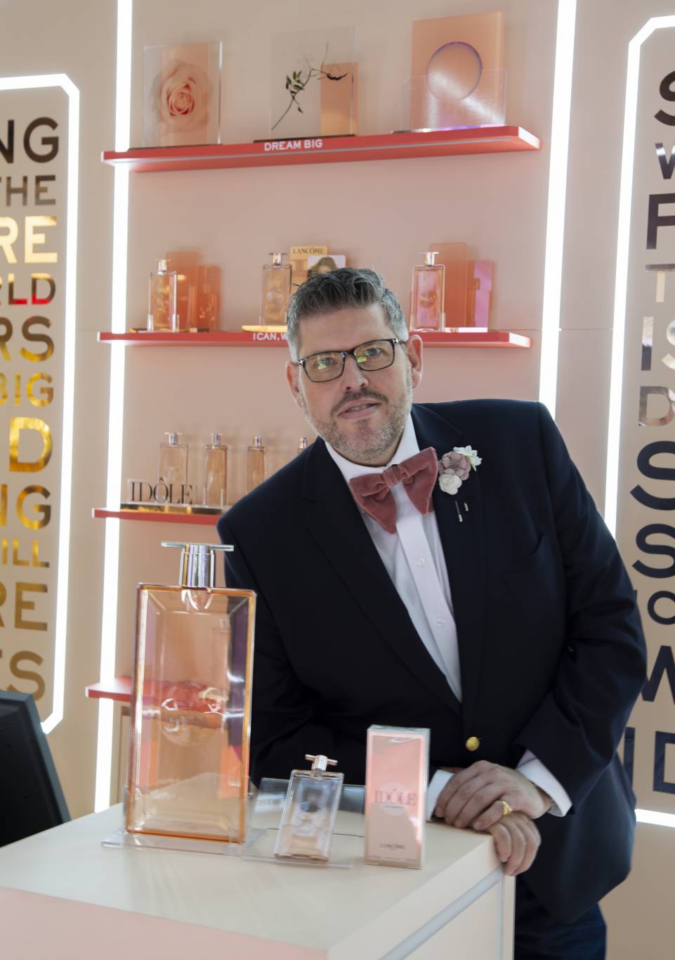 خبير العطور لدى 