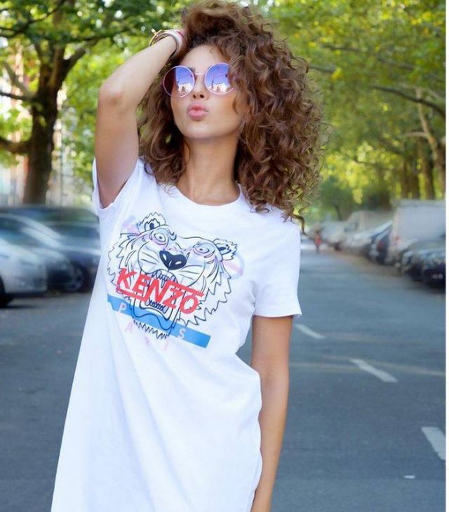 بالفيديو - شاهدوا ابن ميريام فارس يرقص معها بالعلم اللبناني