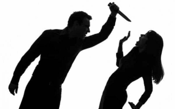 شك في علاقة زوجته بطليقها فقتلها في بلد عربي