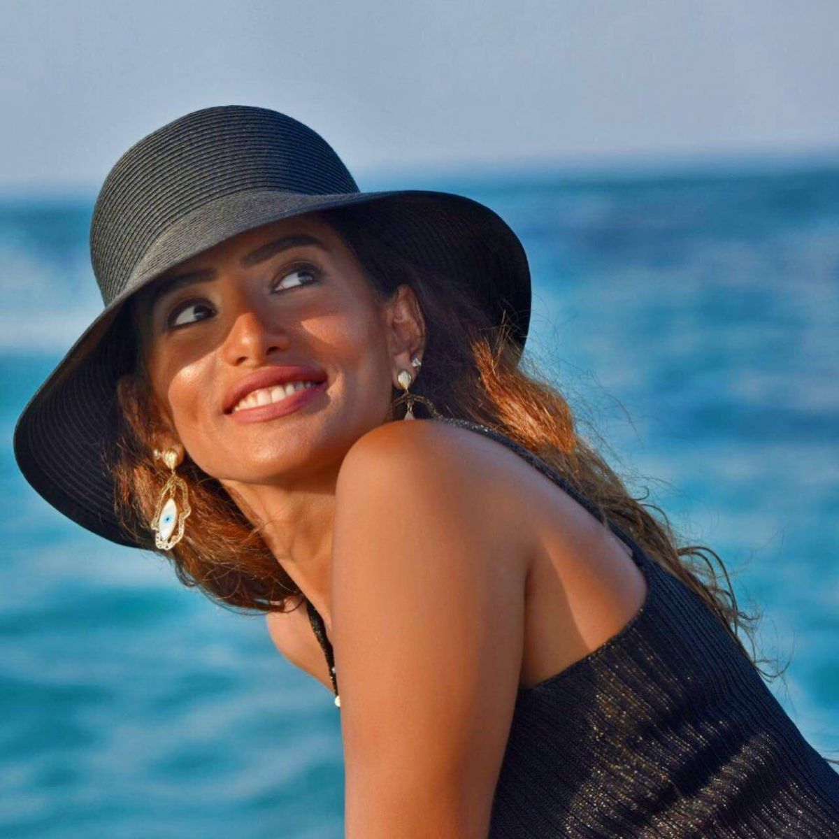 زينة توجه رسالة مبطنة من خلال صورتها.. وهذا ما قالته لإبنة السبكي وأحدث ضجة