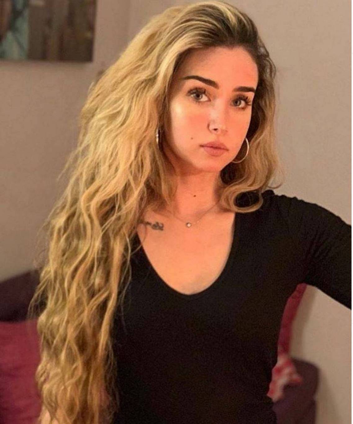 هنا الزاهد تنهي الحداد وتتعرض للانتقاد والسخرية بسبب صورتها