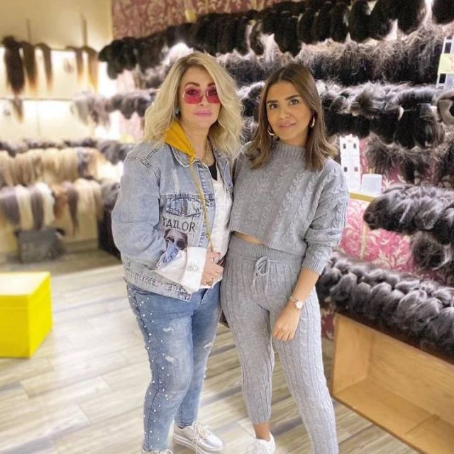 شهيرة مع خبيرة التجميل