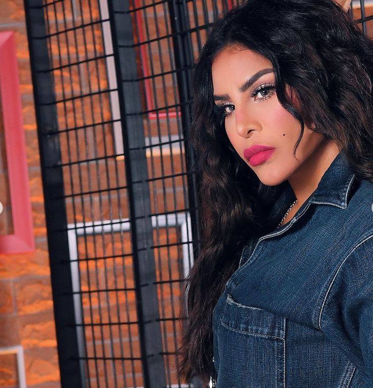 بالفيديو – أحلام تذوب عاطفة أثناء تحدثها عن زوجها... هكذا يتعامل معها