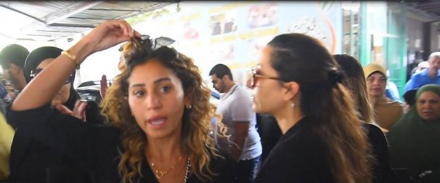 دينا الشربيني في جنازة هيثم أحمد زكي