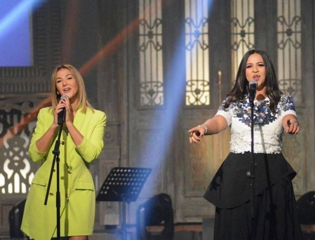 بالفيديو – إيمي سمير غانم تشعل المواقع بتقليد حركة لشقيقتها دنيا... ما قصة الضرب والقرص؟