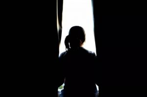 بالفيديو - مذيعة شهيرة تنهار  وتبكي على الهواء بسبب هيثم أحمد زكي