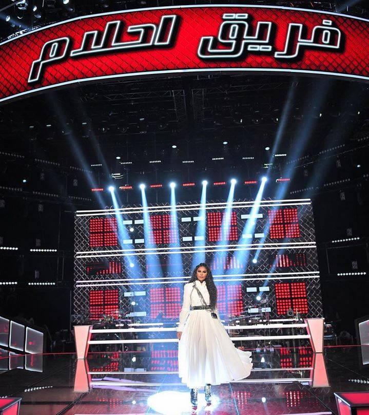 بالفيديو – أحلام تشعل المواقع بالانفعال والصراخ على مسرح 