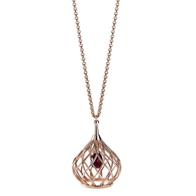 عقد طويل، 80 سم من الذهب الزهريّ، حجر عقيق واحد مقصوص