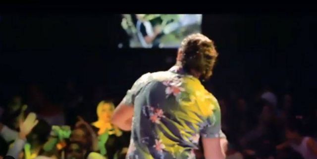 بالصورة – انتقادات لاذعة لهذا الفنان السوري بسبب ظهوره بملابس البحر