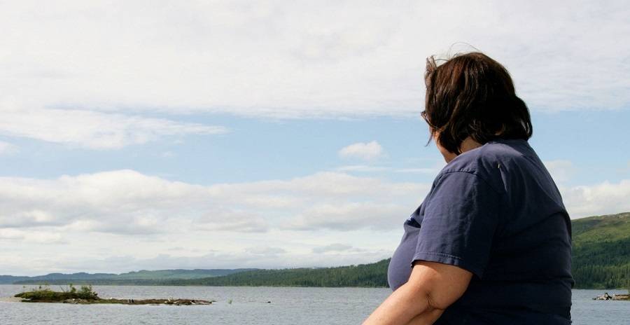 بسبب سمنتها إعلامية خليجية تصف فنانة عربية بالدبة وتشعل المواقع