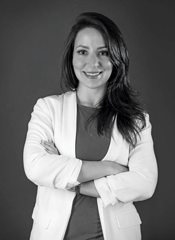 أول مغنية أوبرا في السعودية 
سوسن البهيتي:
رؤية 2030 شرعت الأبواب على الثقافة والفنون الراقية