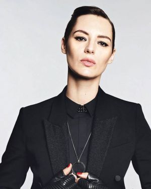 KARL X L'OREAL PARIS
لمسة المصمم المبدع غيرت مفهوم المكياج