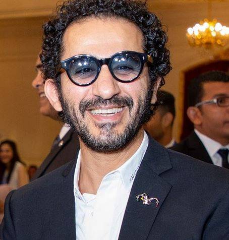 بالصور - أحمد حلمي يتعرض للسخرية بسبب بنطاله.. ورده جريء