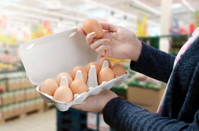 بهذه الطريقة البسيطة تعرفين إذا كانت البيضة فاسدة أم صالحة للأكل