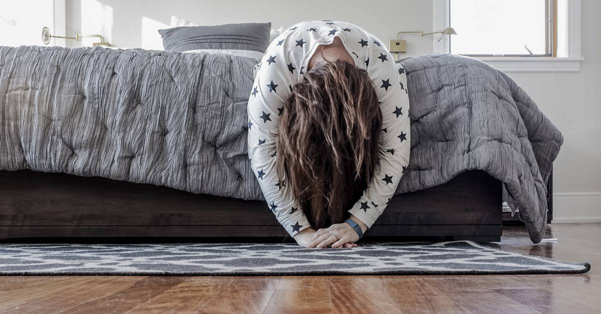 هل تعانين من تشنج الساقين الذي يمنعك من النوم؟ إعرفي السبب