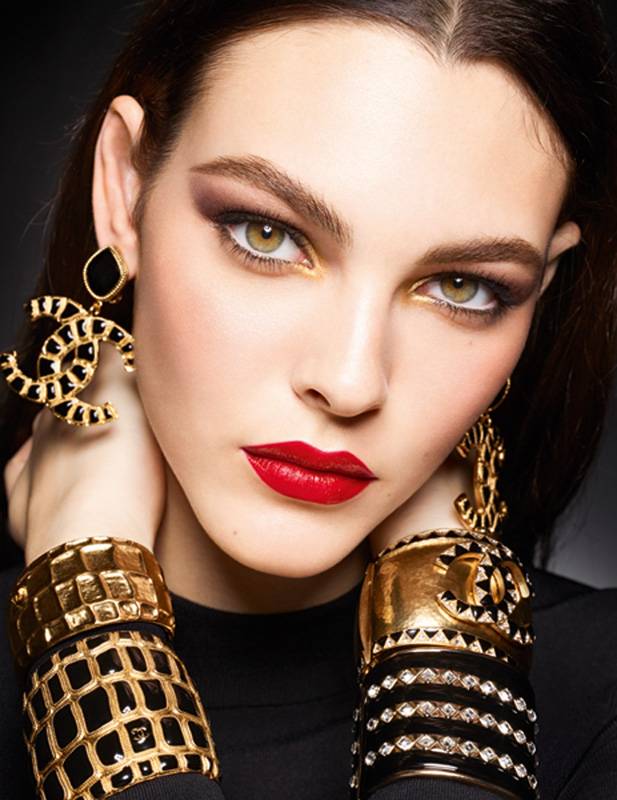 مجموعة الأعياد لعام 2019
LES ORNEMENTS DE CHANEL