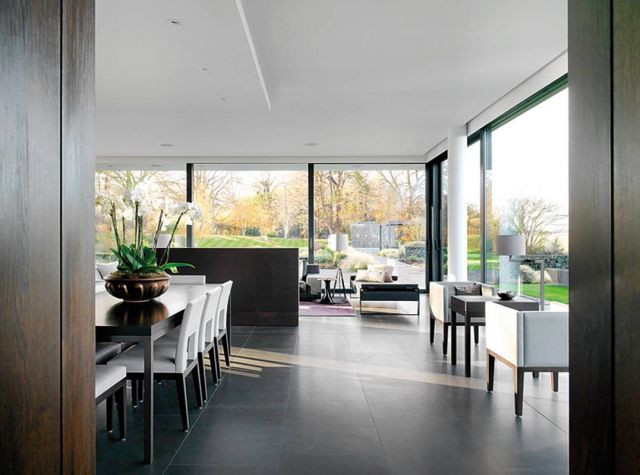 جانب من صالة الطعام الرئيسية