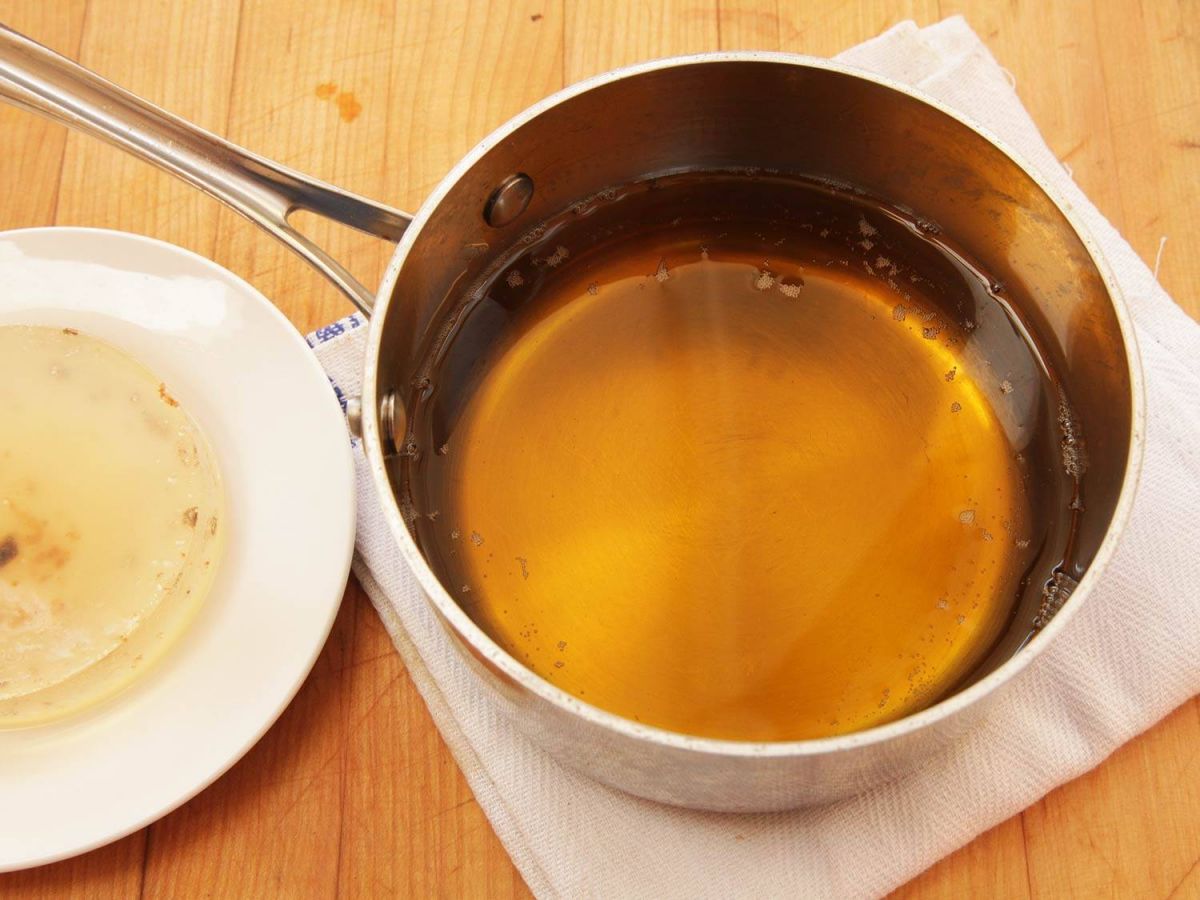 أفضل طريقة لمنع انتشار زيت القلي في المنزل... هذا ما يجب أن تضيفيه