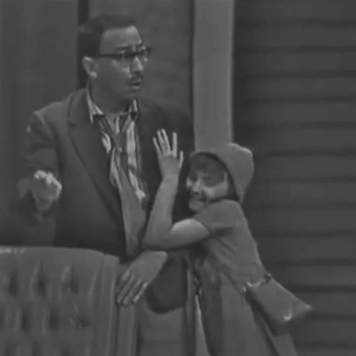 بالفيديو - هل تذكرون طفلة مسرحية 