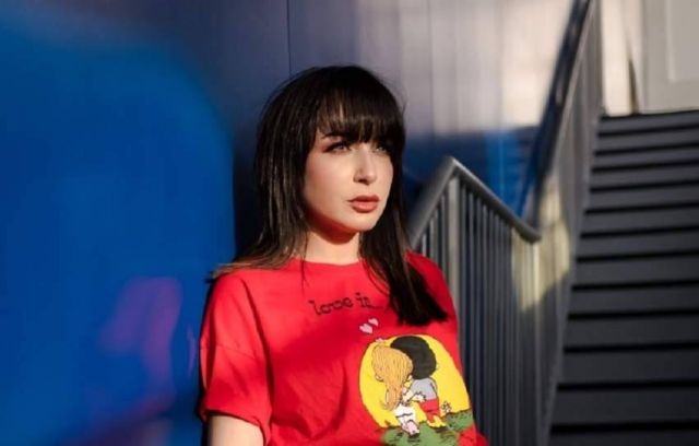 بالفيديو - بعد اتهامها لكارمن سليمان بسرقتها.. ساندي توضح الأمر