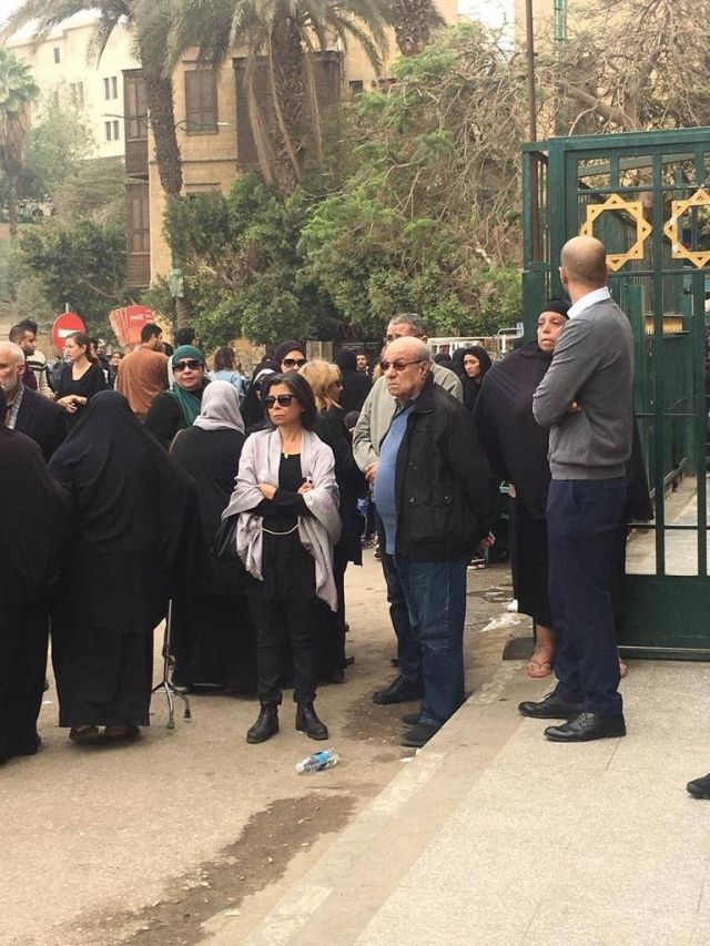 سلوى محمد علي في جنازة زوجها المخرج محسن حلمي