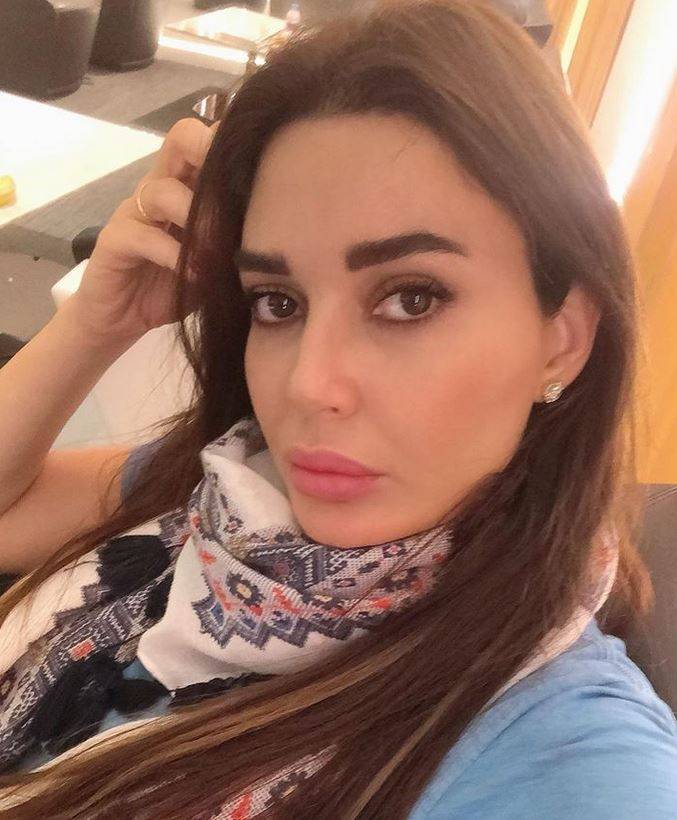 بالصور- سيرين عبد النور تتحول إلى نسخة من شقيقتها... ماذا فعلت؟