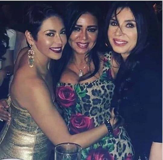 هجوم على رانيا يوسف بسبب ياسمين عبدالعزيز