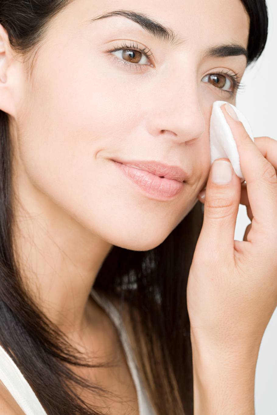 طريقة تحضير مزيل مكياج بـ3 مكونات منزلية... سهل وأقل ضرراً