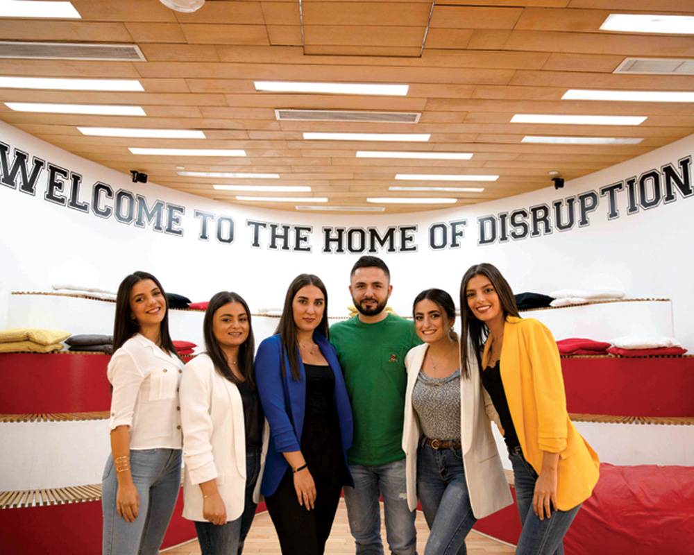 خمس طالبات لبنانيات يفزن بجائزة إعلامية مرموقة