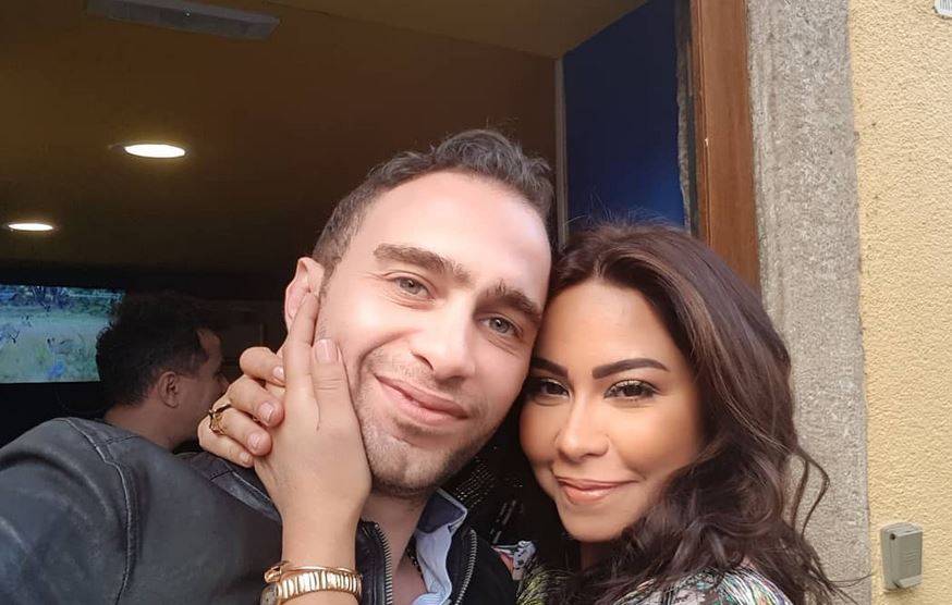 صورة قديمة لزوج شيرين عبد الوهاب مع هؤلاء النجوم تشعل المواقع... كيف كان؟