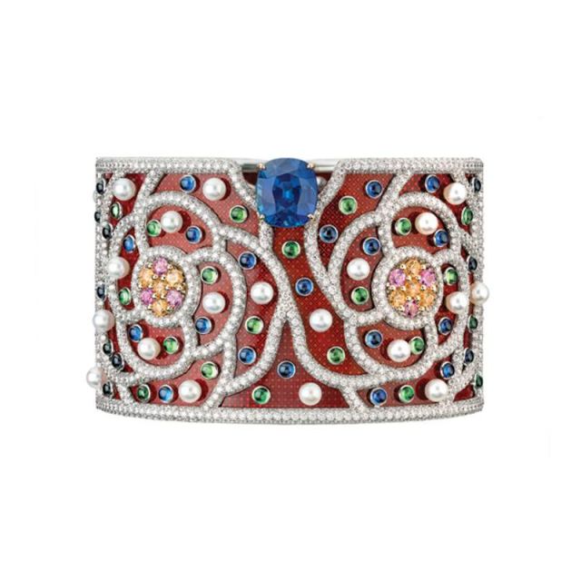 Star of the Week
LE PARIS RUSSE DE  CHANEL 
فخامة وأحجار راقية