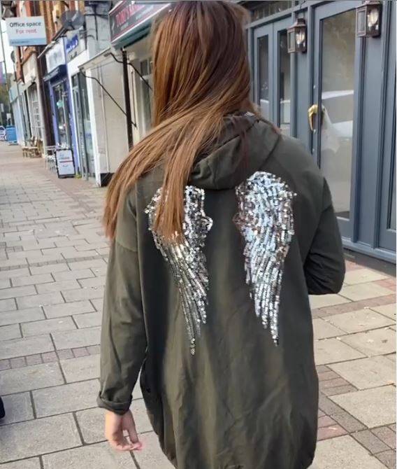 عارضة شهيرة تنفق الضخمة على التجميل وتعلن إفلاسها... والنتيجة وجه مشوه