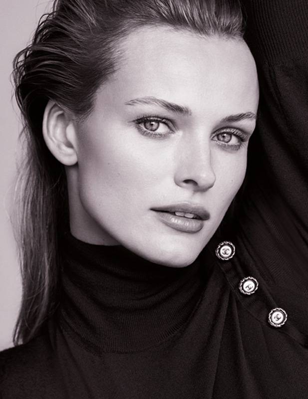 LIFT YOUR BEAUTY
أبرزي جمالك مع مجموعة LE LIFT من CHANEL