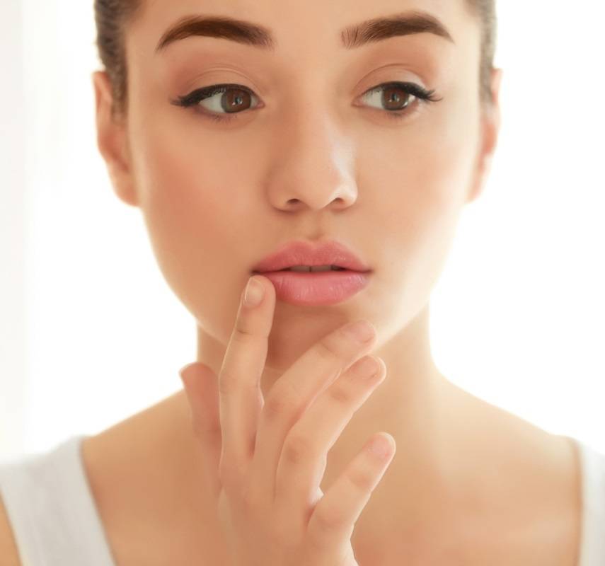 حيلة لمنع تشقق وجفاف الشفتين في الشتاء