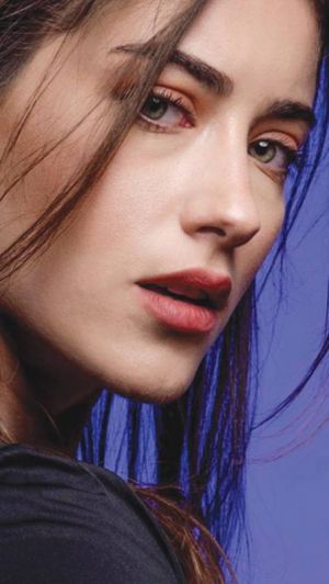 هازال كايا
ترزق بمولودها الأول