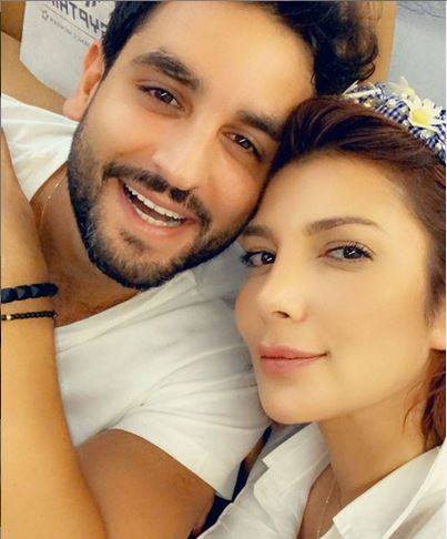 معايدة أصالة لشقيقها الوسيم تثير الجدل