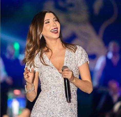 بالصور والفيديو – نانسي عجرم وبناتها يشعلن المواقع بالزي التنكري