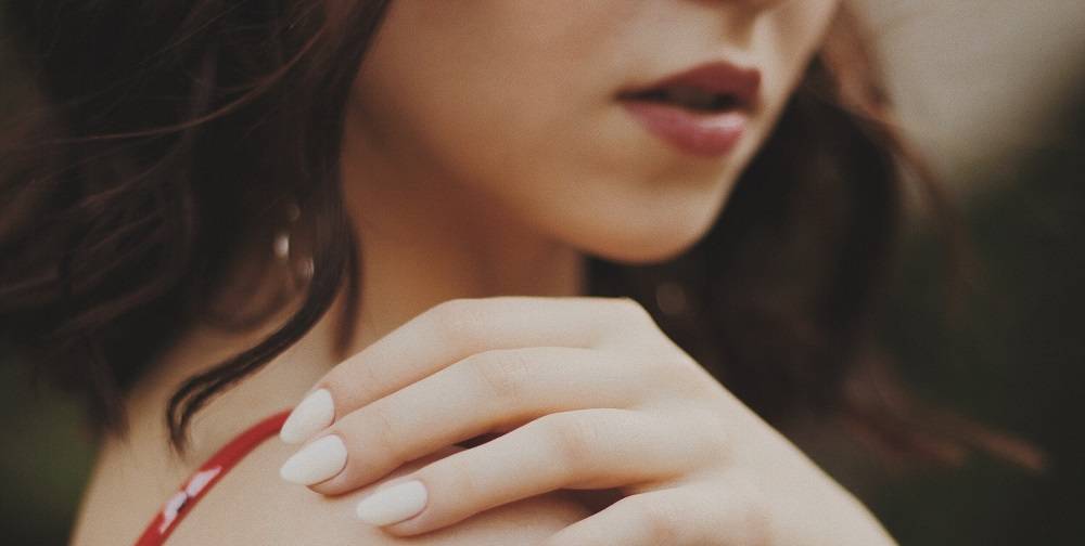 اكتشفي وصفة الطماطم التي تسرّع نمو الأظافر