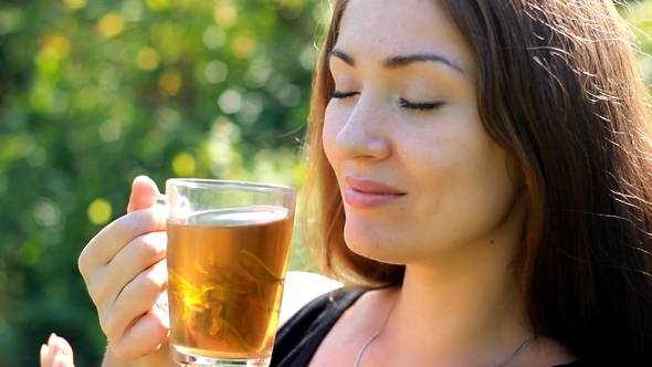 كوبان من هذا الشاي في الصباح يسهلان عملية حرق الدهون