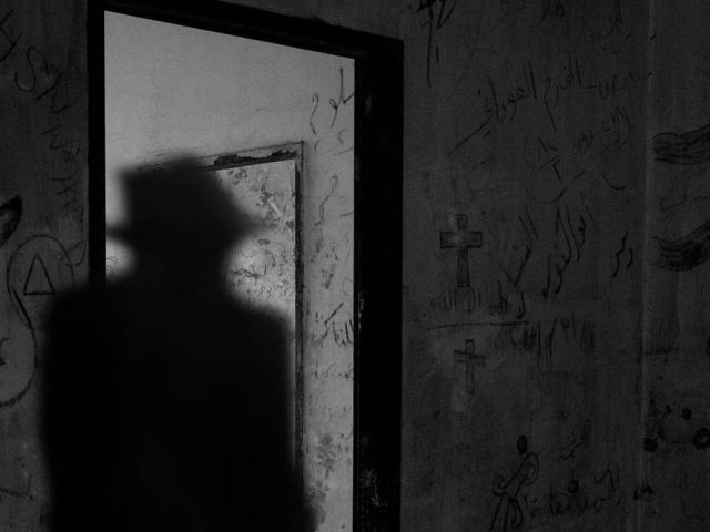 بالصورة – ممثل سوري يثير ضجة بظهوره في الحمام... شاهدوه