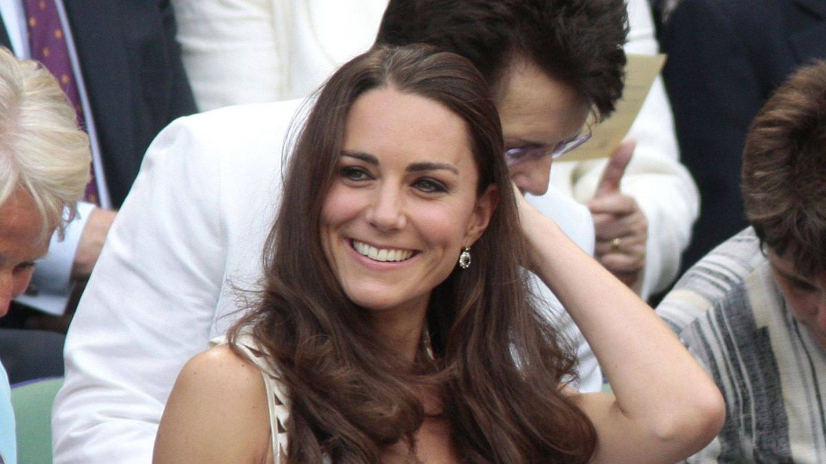 سعر فستان كايت ميدلتون يشعل المواقع... كم بلغ؟