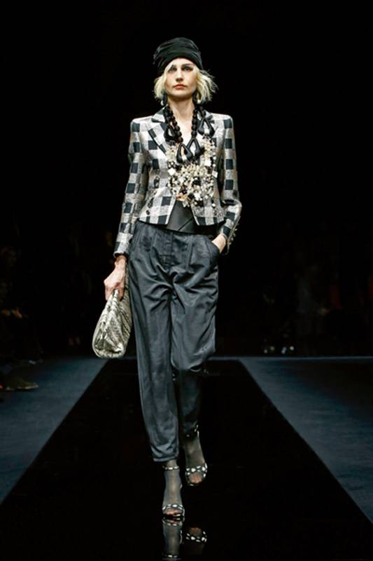 GIORGIO ARMANI 
TRANSFORMISM
التحول في الأناقة الإنسانية