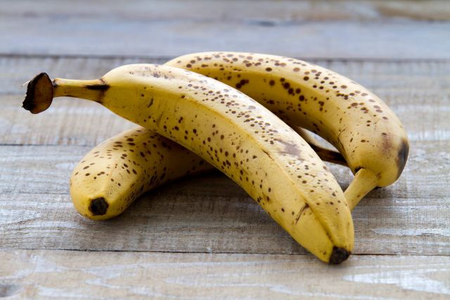 أفضل طريقة لمنع اسوداد الموز... لم تفكري بها قبل الآن