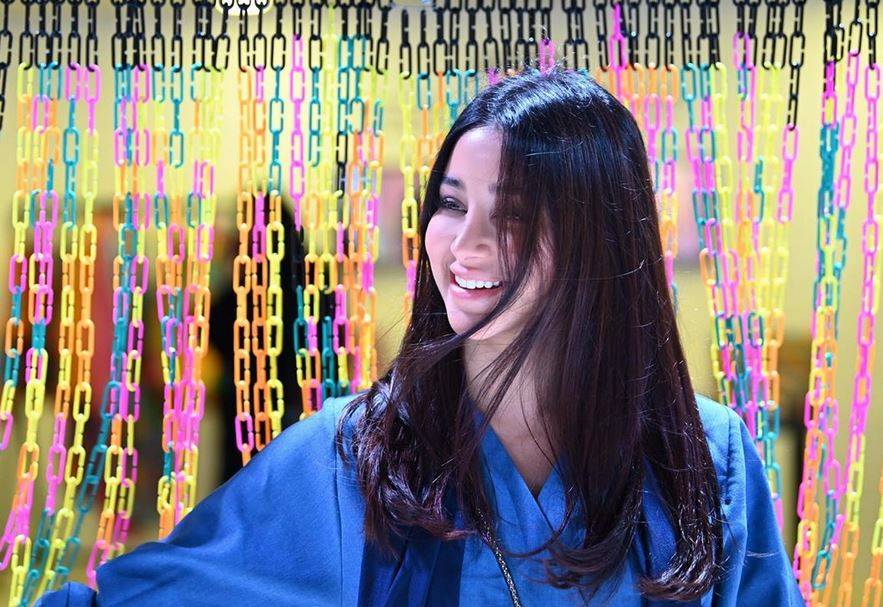 بالصور - أسيل عمران تفاجئ الجميع بلباس كاشف... شاهدوها