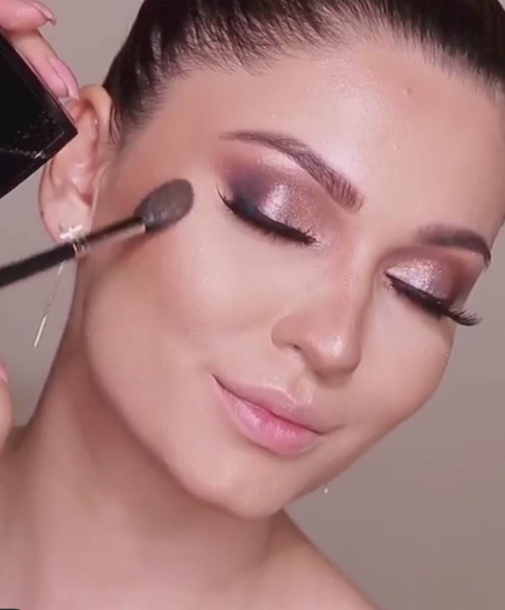 بالفيديو - بسبب عملية تجميل خبيرة جمال خليجية شهيرة تكشف احتمال إصابتها بالشلل